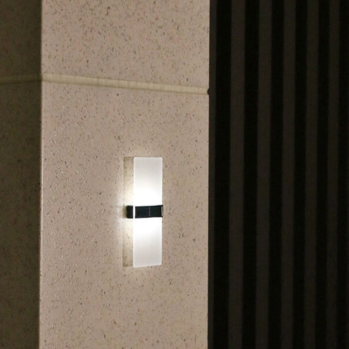 Skanto | LumaZen Solar-Drevet LED Vegglampe | Værbestandig | Solcelledrevet Utendørsbelysning | Hage- og Terrasseinnredning