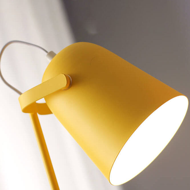 LumiTouch – Minimalist bordlampe med tripod-base og berøringskontroll Skanto