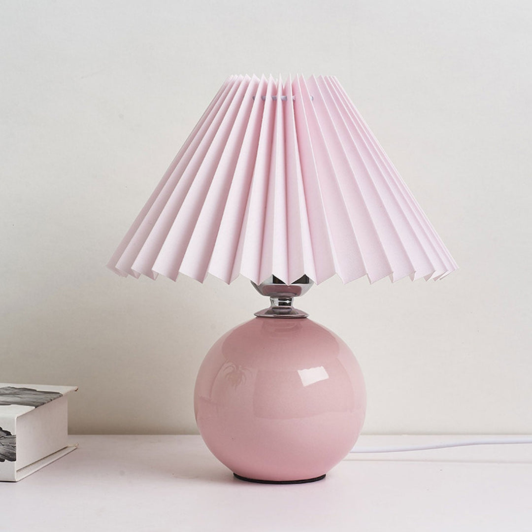 Skanto | Nordisk minimalistisk 1-lampe bordlampe laget av keramikk med folder