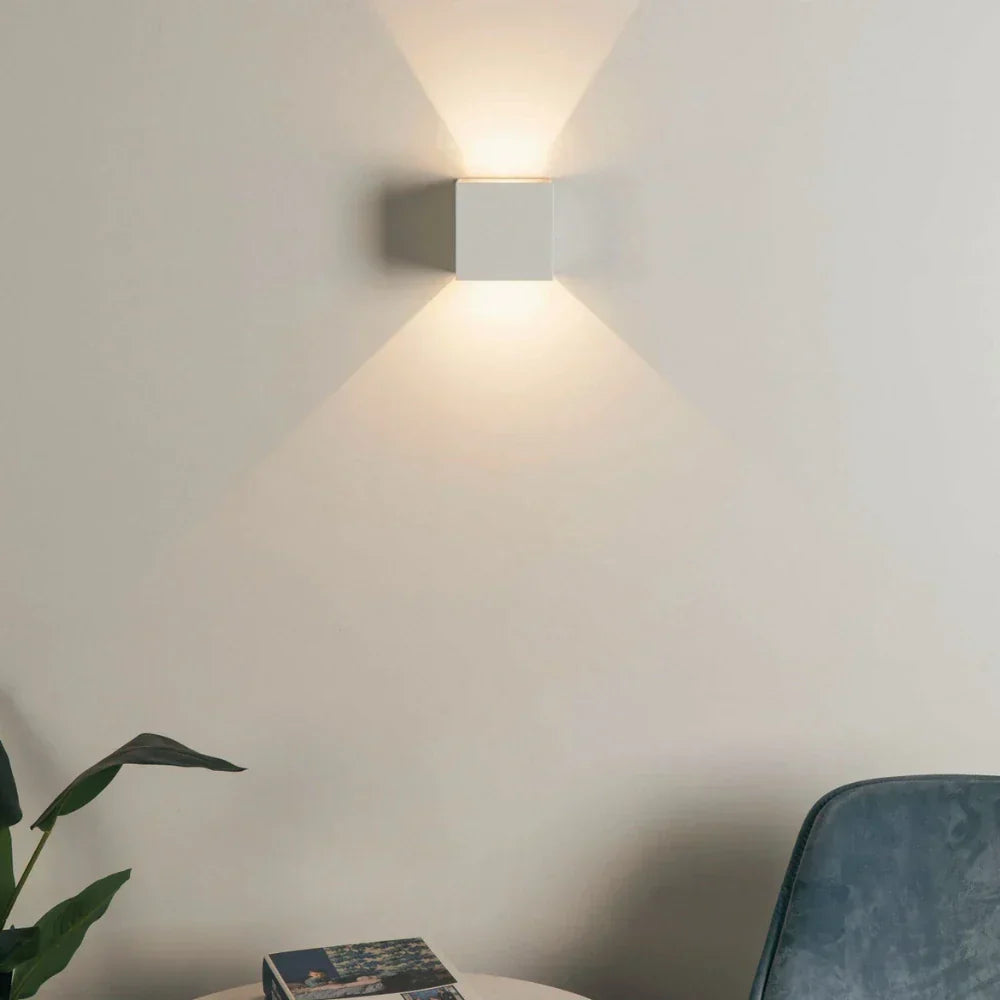 Moderne Wandleuchte fra schwarzem aluminium