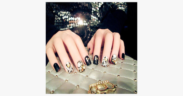 Skanto | Svart Rhinestone Negler