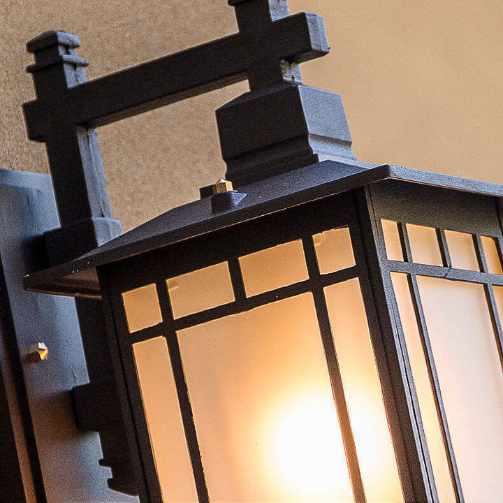 Moderne, vanntett solcelledrevet vegglampe laget av aluminium formet som en kinesisk paviljong med én lyskilde