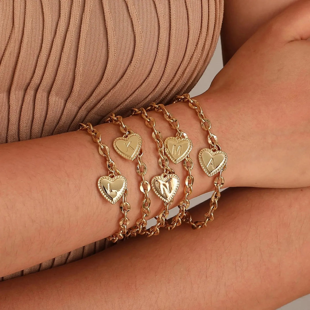 Skanto | 14k Delikat Hjerte Graverte Bokstav Initial Armbånd