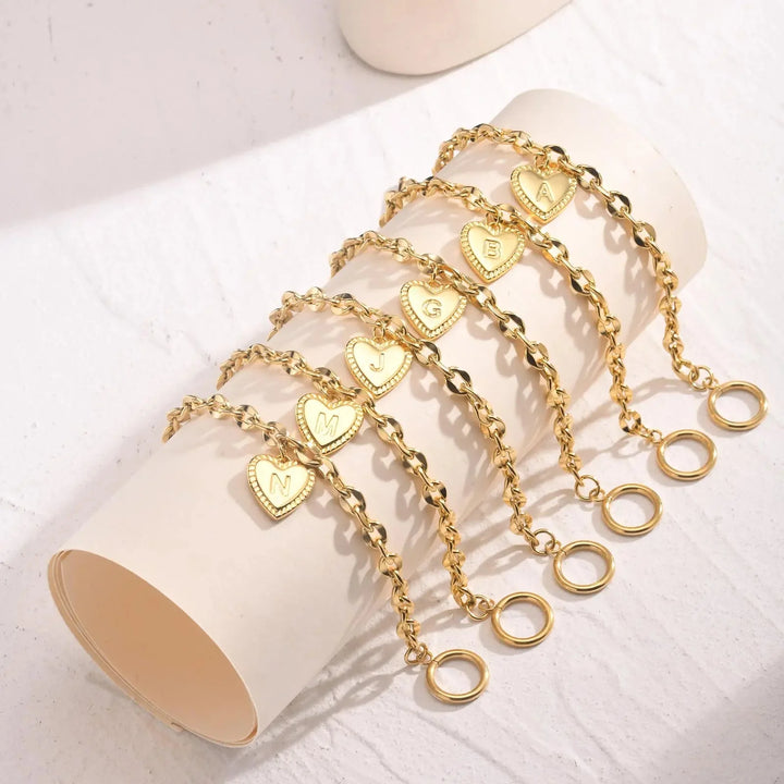 Skanto | 14k Delikat Hjerte Graverte Bokstav Initial Armbånd