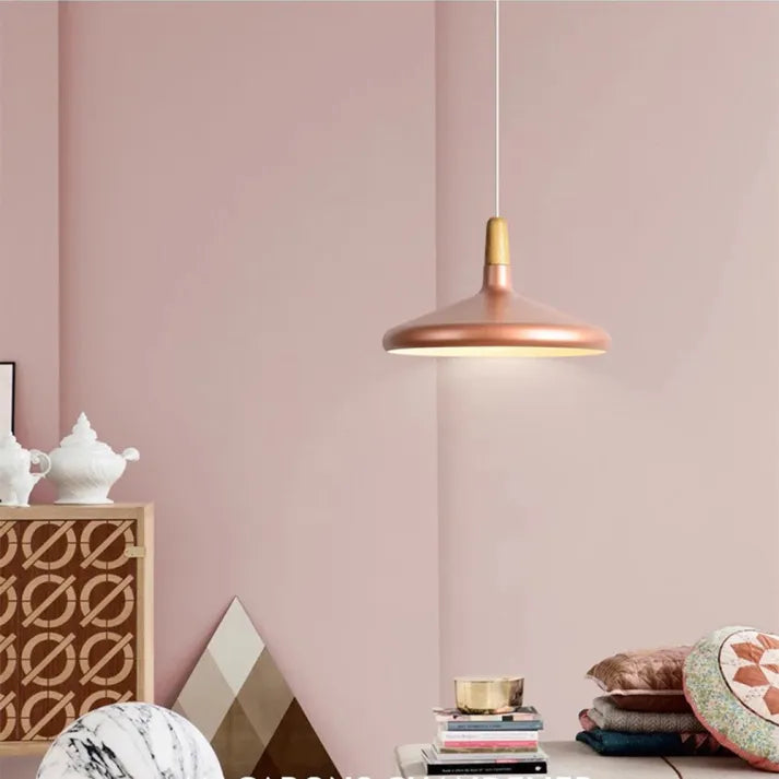 Skanto | Moderne eleganse i form av en stilig konisk pendellampe