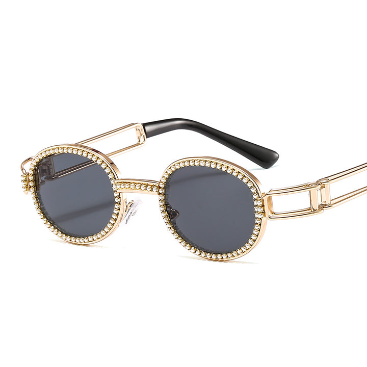 Dame moteriktig solbrille med glamorøs ramme Skanto