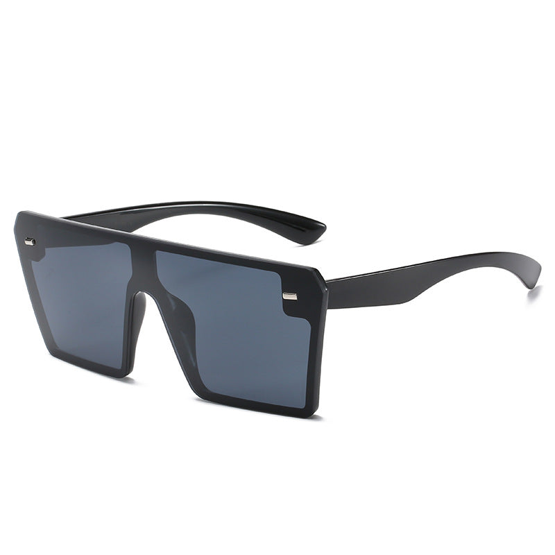 Dame Oversized solbriller i futuristisk design Skanto