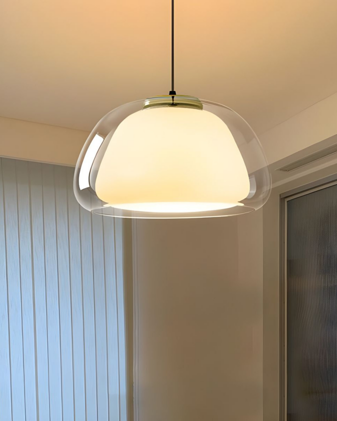 Skanto | Elegant lampe i form av en glasskuppel med krystallaccent