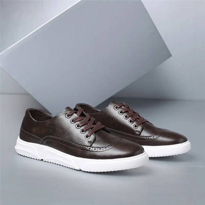Brogue-sneakers i skinn med gummisåle