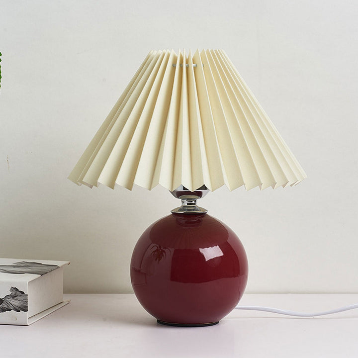Skanto | Nordisk minimalistisk 1-lampe bordlampe laget av keramikk med folder