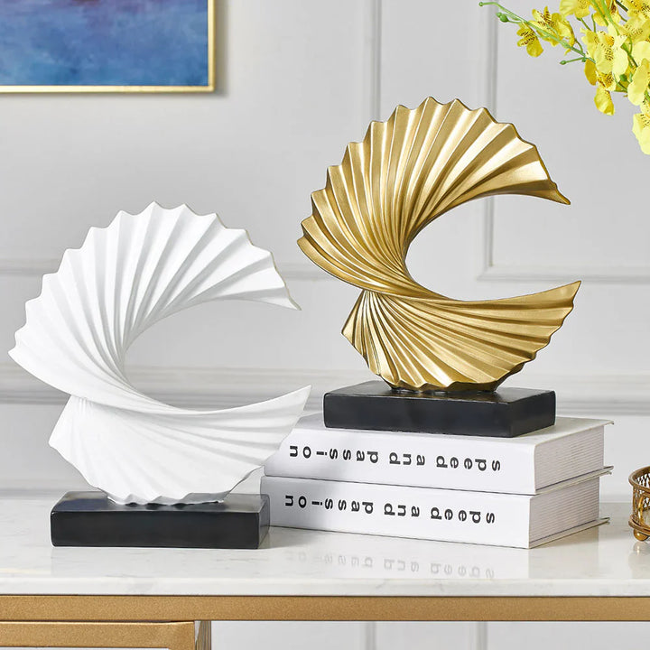 Skanto | Stilig Halvmåne Skulptur – Elegant Månedekor for Hjem & Kontor