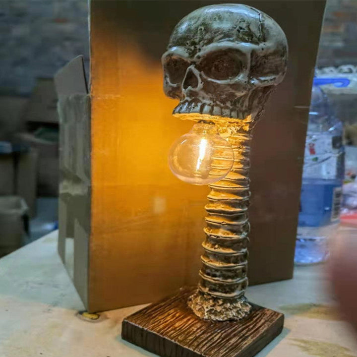 Skanto | Horror Skull med Spine Lampe