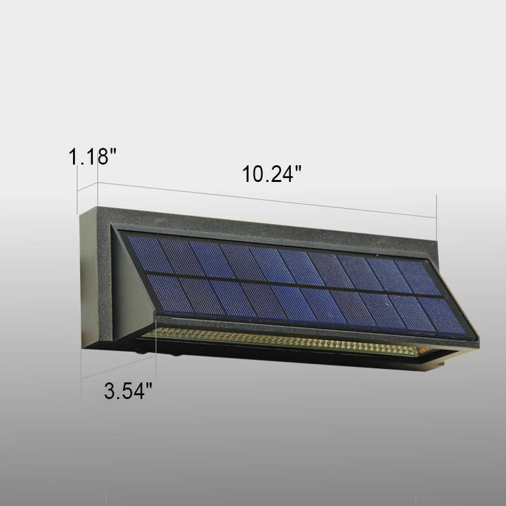 Vanntett, rektangulær LED-vegglampe for utendørs bruk med solenergi, ideell for terrasse og hage.