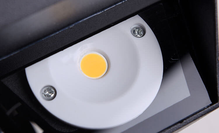 Moderne, kreativ trapesformet LED-utevegglampe med oppover- og nedoverrettet belysning