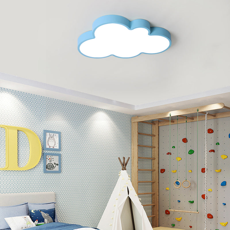 Barnevennlig taklampe i sky-design