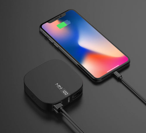 Skanto | Mini 10000mAh Power Bank med 2.1A Hurtiglading, Super Slank, LED-skjerm og Doble USB Utganger, Støtter Lightning, Micro og Type-C