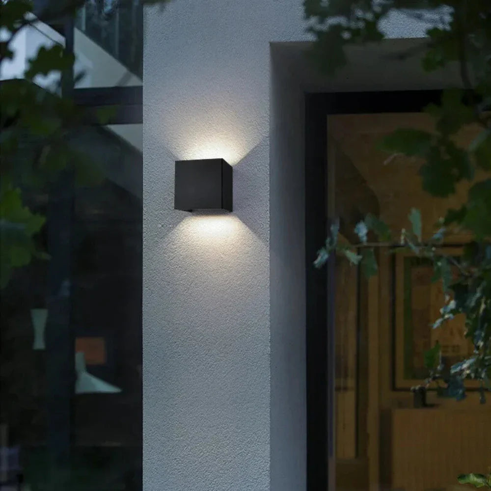 Skanto | Moderne svart aluminium vegglampe