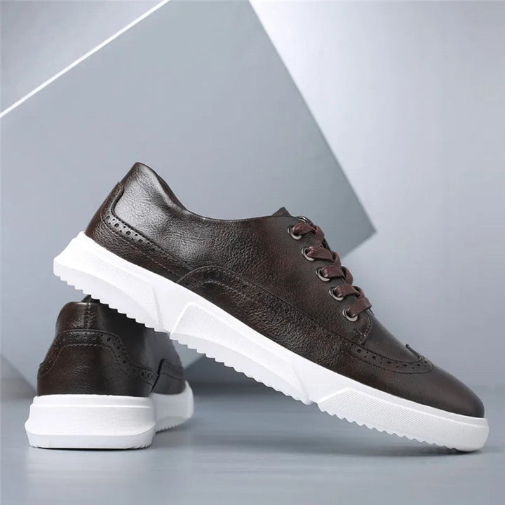 Brogue-sneakers i skinn med gummisåle
