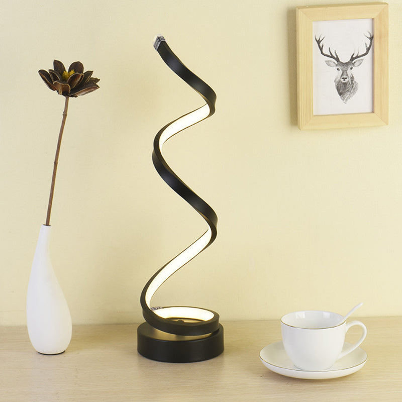 Skanto | Spiral Bånd Metall Bordlampe Enkelhet Svart/Hvit/Gull LED Arbeidsbelysning med Rund Bunn i Varm/Hvit Lys