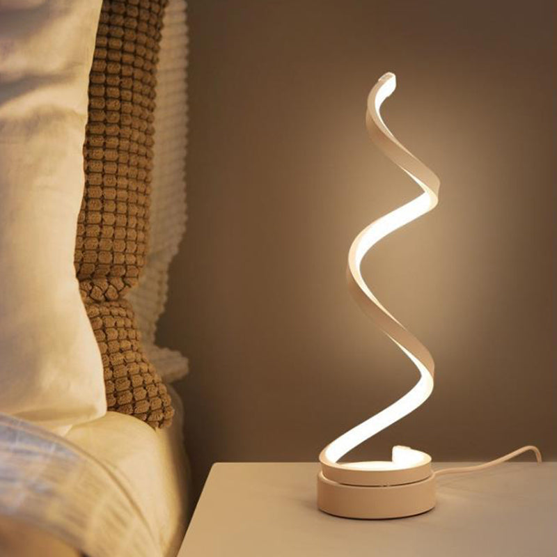 Skanto | Spiral Bånd Metall Bordlampe Enkelhet Svart/Hvit/Gull LED Arbeidsbelysning med Rund Bunn i Varm/Hvit Lys
