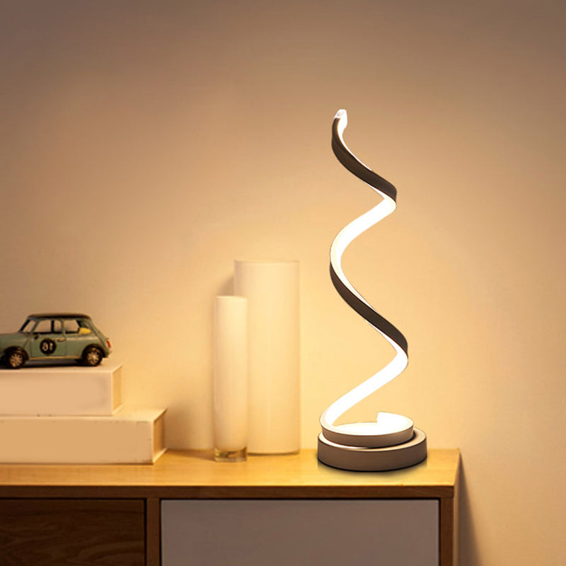 Skanto | Spiral Bånd Metall Bordlampe Enkelhet Svart/Hvit/Gull LED Arbeidsbelysning med Rund Bunn i Varm/Hvit Lys