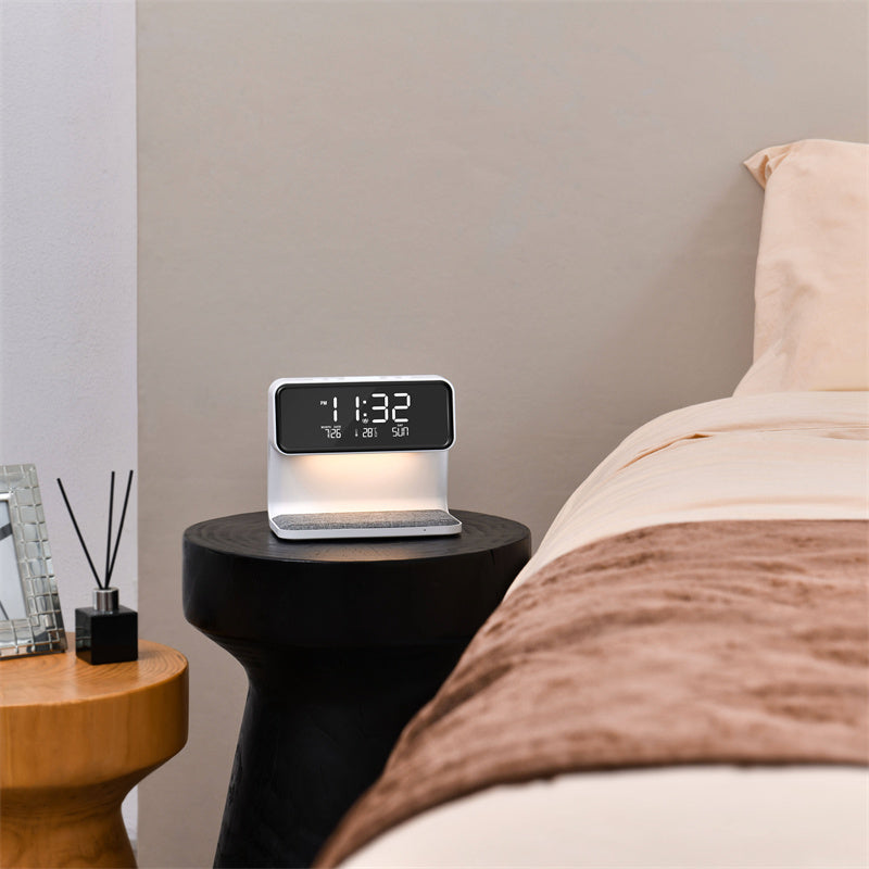 Skanto | 3-i-1 Sengelampe med Trådløs Lader – LCD Vekkerklokke & Berøringsdimmbar LED Bordlampe