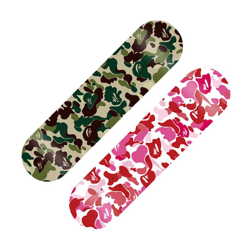 Grafisk skateboarddekk med tilpasset design Skanto