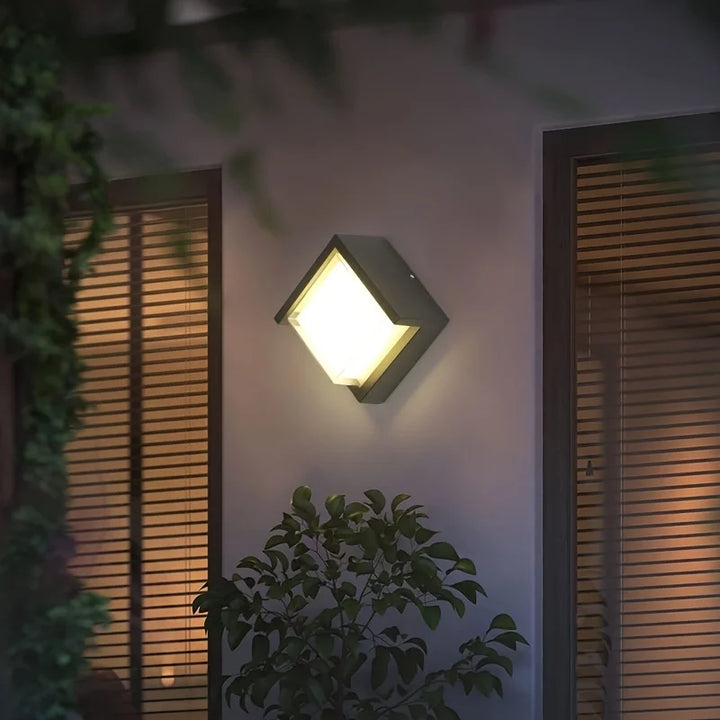 Holdbar LED vegglys for utendørs bruk - Værbestandig og energibesparende utelys, ideelt for hage og terrasse | Skanto