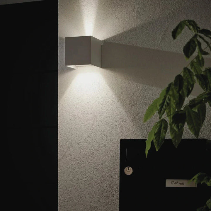 Skanto | Moderne svart aluminium vegglampe