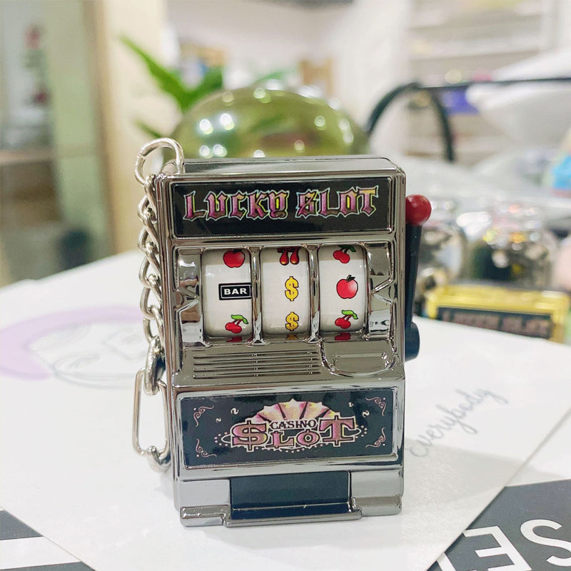 Skanto | Nøkkelring designet som en spilleautomat