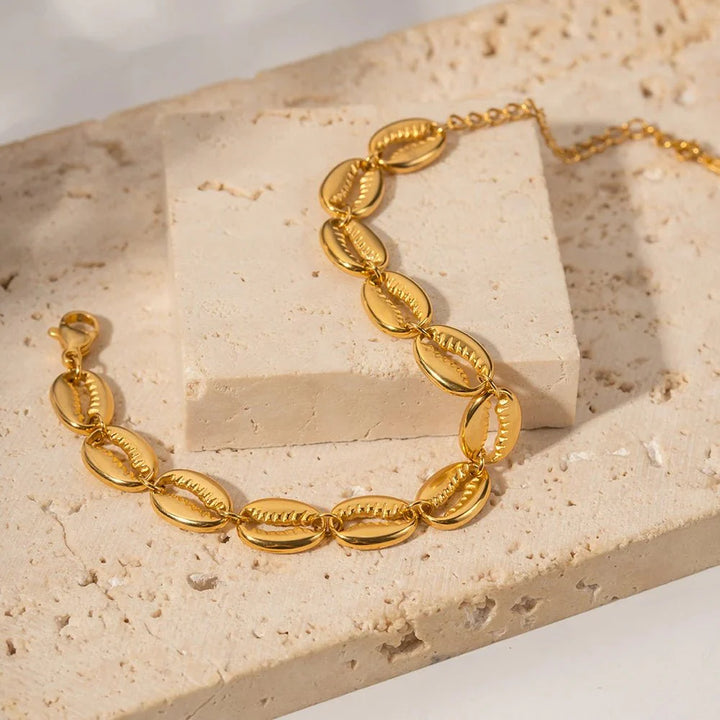 Skanto | 18k Delikat Cowrie Shell Armbånd