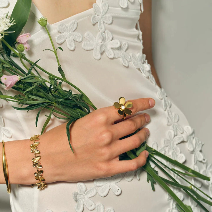 Skanto | 18k Dainty Daisy Floral Ring
