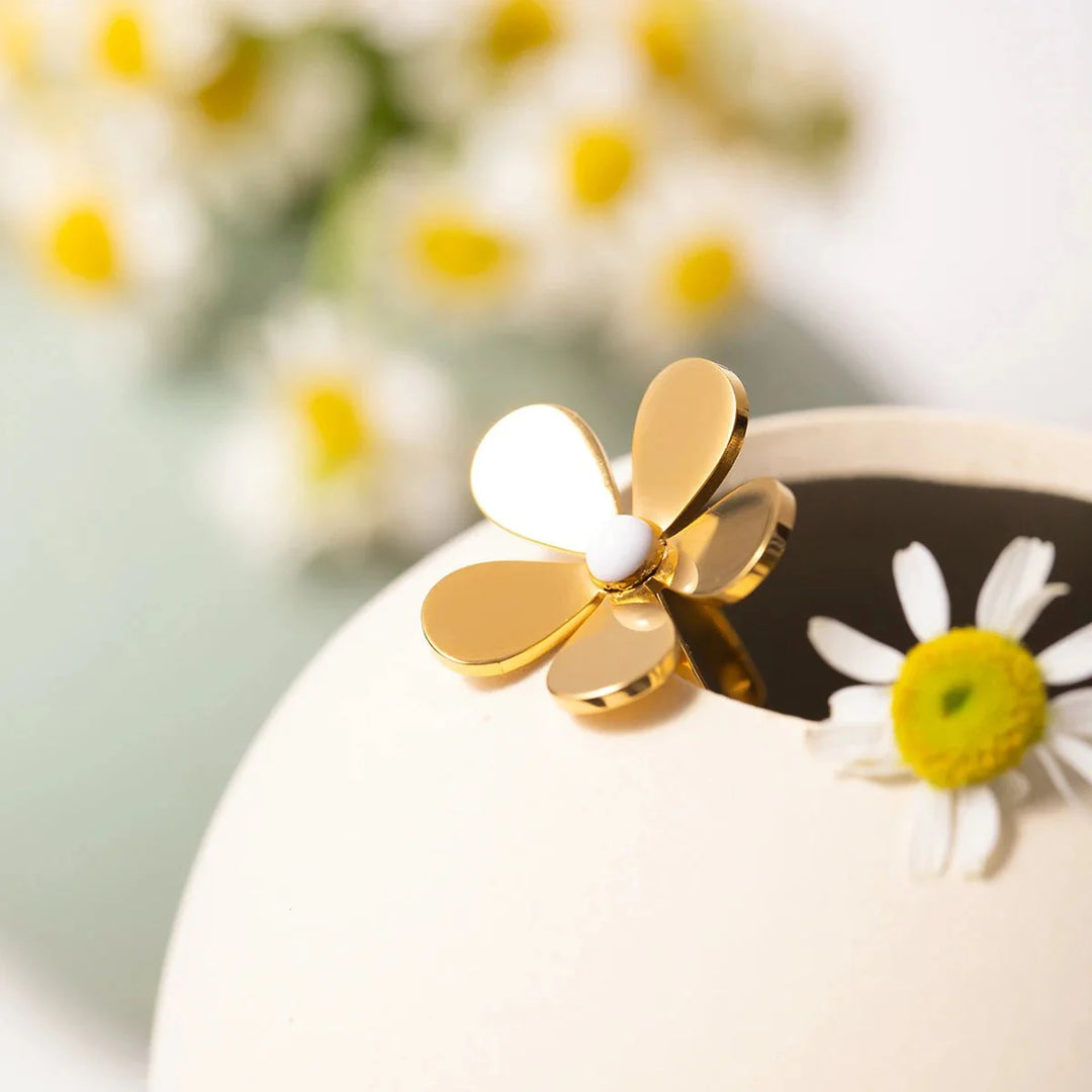 Skanto | 18k Dainty Daisy Floral Ring