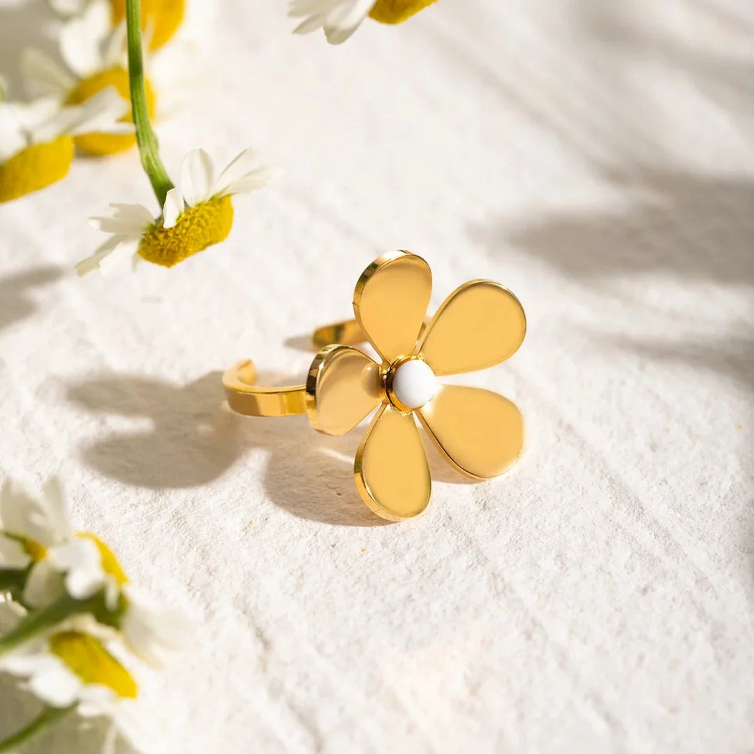 Skanto | 18k Dainty Daisy Floral Ring