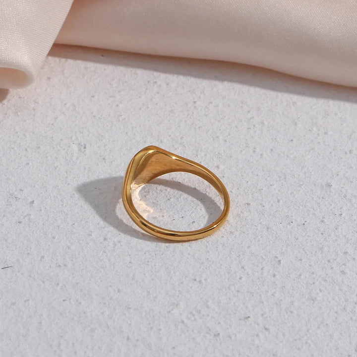 Skanto | 18k Dainty Floral Signetringer