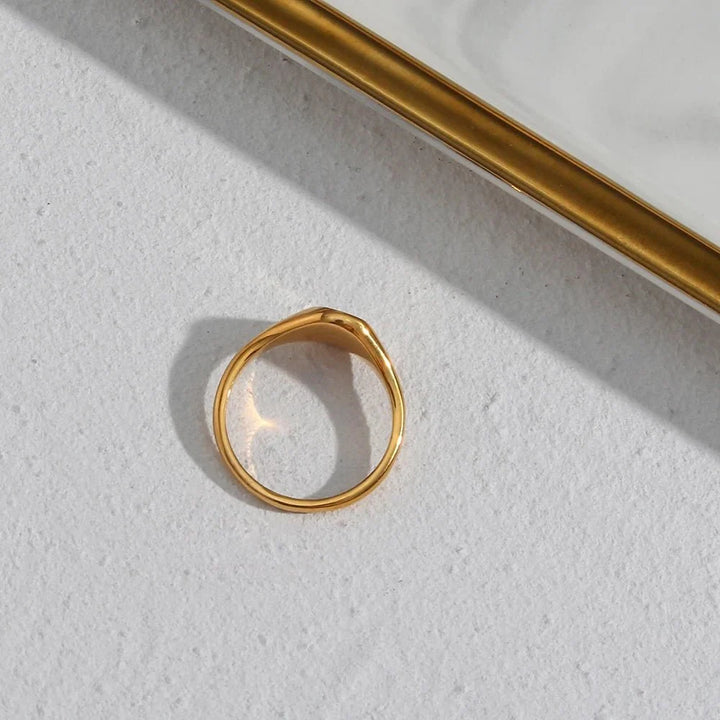 Skanto | 18k Dainty Floral Signetringer