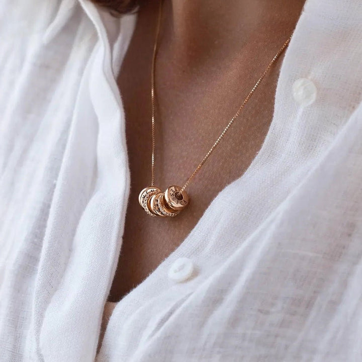 Skanto | 18k Personlig Navn Dainty Diamond Disc Halskjede