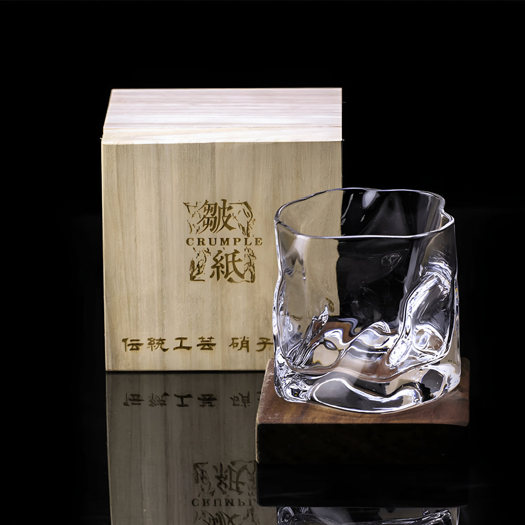 Whiskyglass i Edo Kiriko-stil – håndskåret med et unikt krølledesign