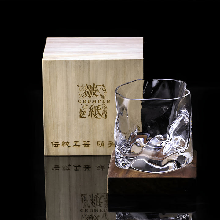 Whiskyglass i Edo Kiriko-stil – håndskåret med et unikt krølledesign