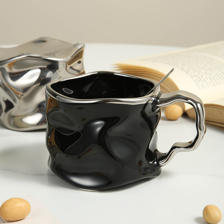 CreArt Mug – Håndlaget keramisk kaffekopp med unikt krøllet design | Skanto