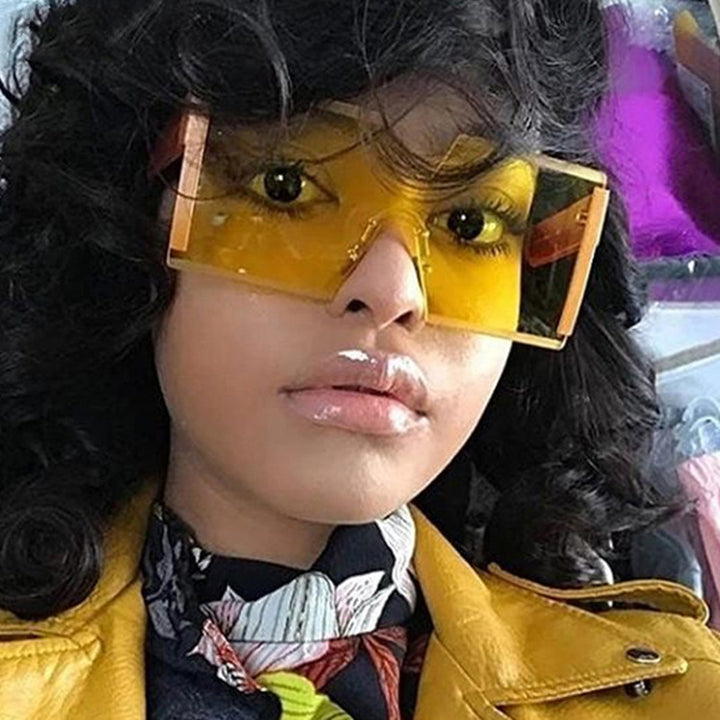 Dame futuristisk oversized solbrille med markant design Skanto