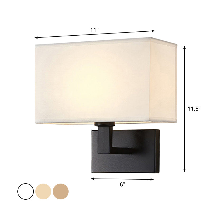 Postmodern Cuboid Vegglampe Stoff 1-Lys Sengelampe Lesevegglys i Hvit/Beige/Brown med Svart/Gull Arm | Skanto