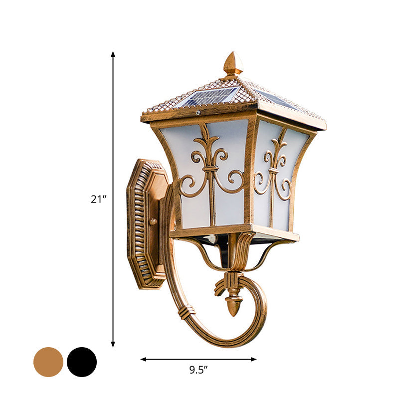 Skanto | Frosted Glass Curved Lantern Wall Light Tradisjonell Terrasse Lite/Stort Solcelle LED Vegglampe i Svart/Messing