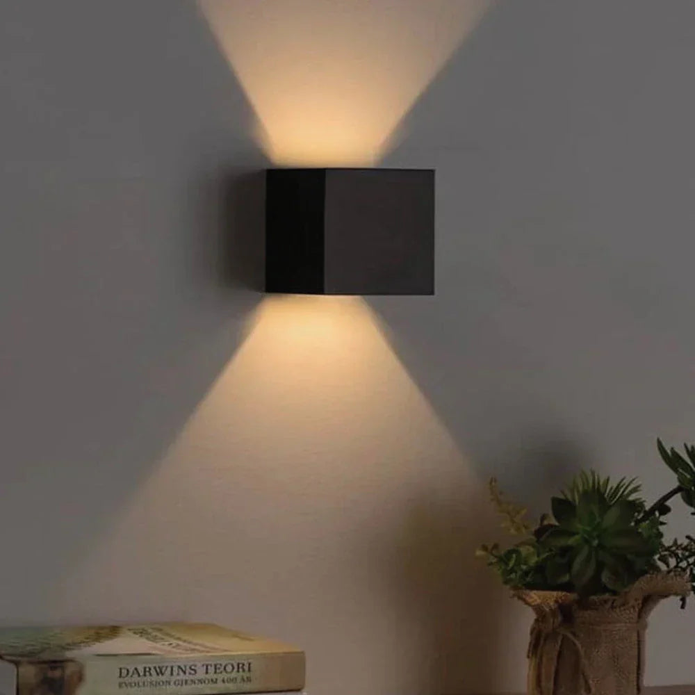 Moderne Wandleuchte fra schwarzem aluminium