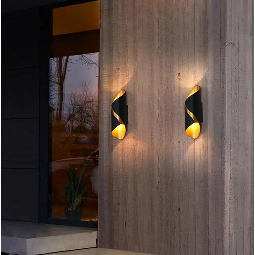 Skanto | VividAura – Elegant LED Vegglampe for Stilige Uteområder