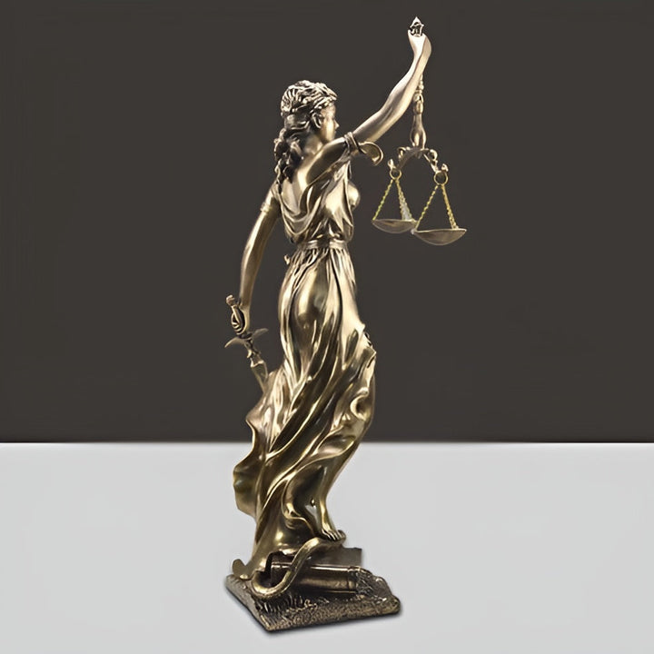 Statue av Godin of Justice – En elegant dekorativ skulptur av Justitia