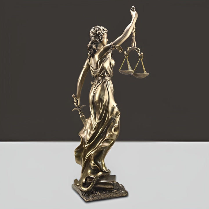Statue av Rettferdighetens Gudinne – En elegant dekorativ skulptur av Justitia | Skanto