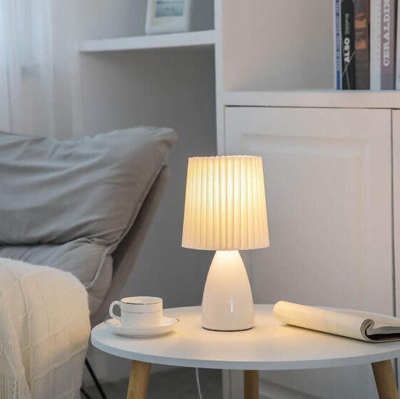 Skanto | Skandinavisk Retro Bordlampe med Foldsøm og Glassbase