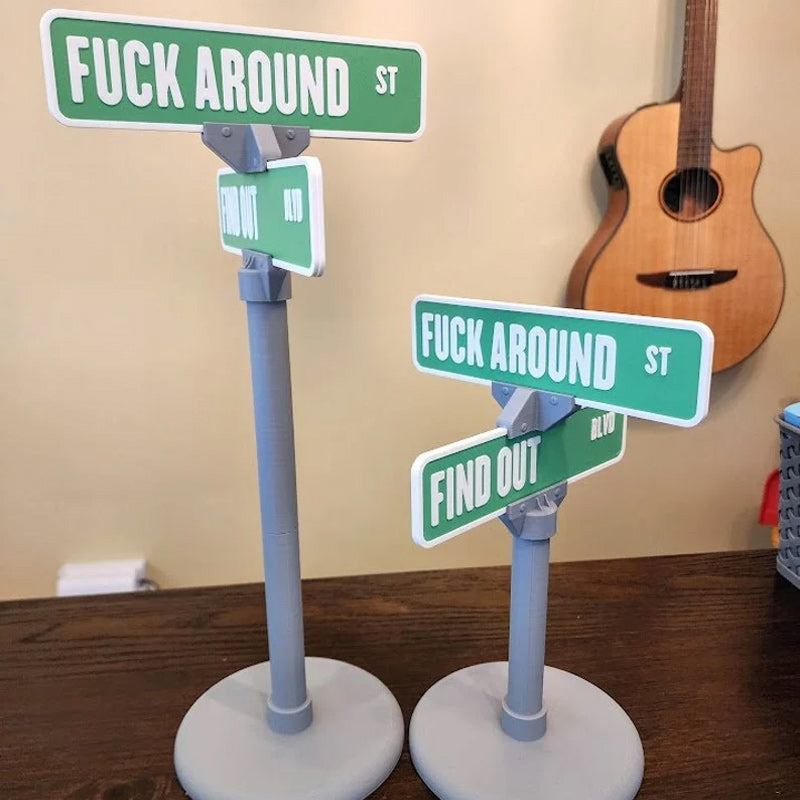 Skanto | F Around/Find Out Gate Skilt Kontor Dekorasjon