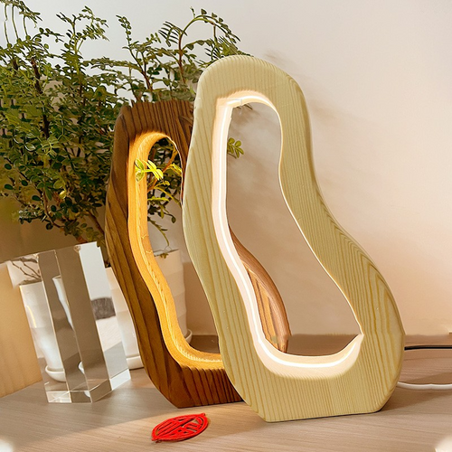 Skanto | Moderne nordisk tre nattbordlampe